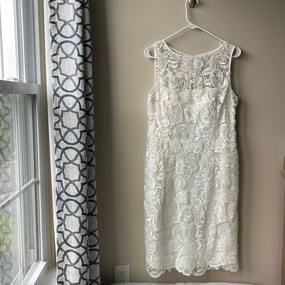 Wedding dress - Picture 4 of 16